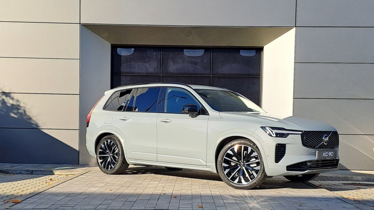 Volvo XC90 T8 (P) Plus Dark AT8 AWD 7 miest eAWD